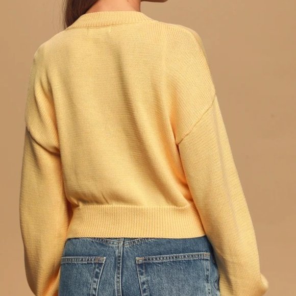 NWT Just a Moment Light Yellow V-Neck Cropped Sweater - Picture 3 of 15
